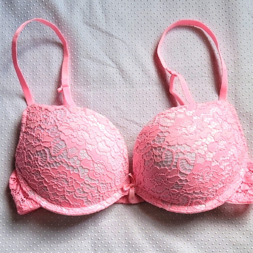 Pink Lace Underwire Bra with Adjustable Straps